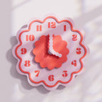 Horloge murale multicolore Frida | Mouvement silencieux, imprimé en PLA recyclé