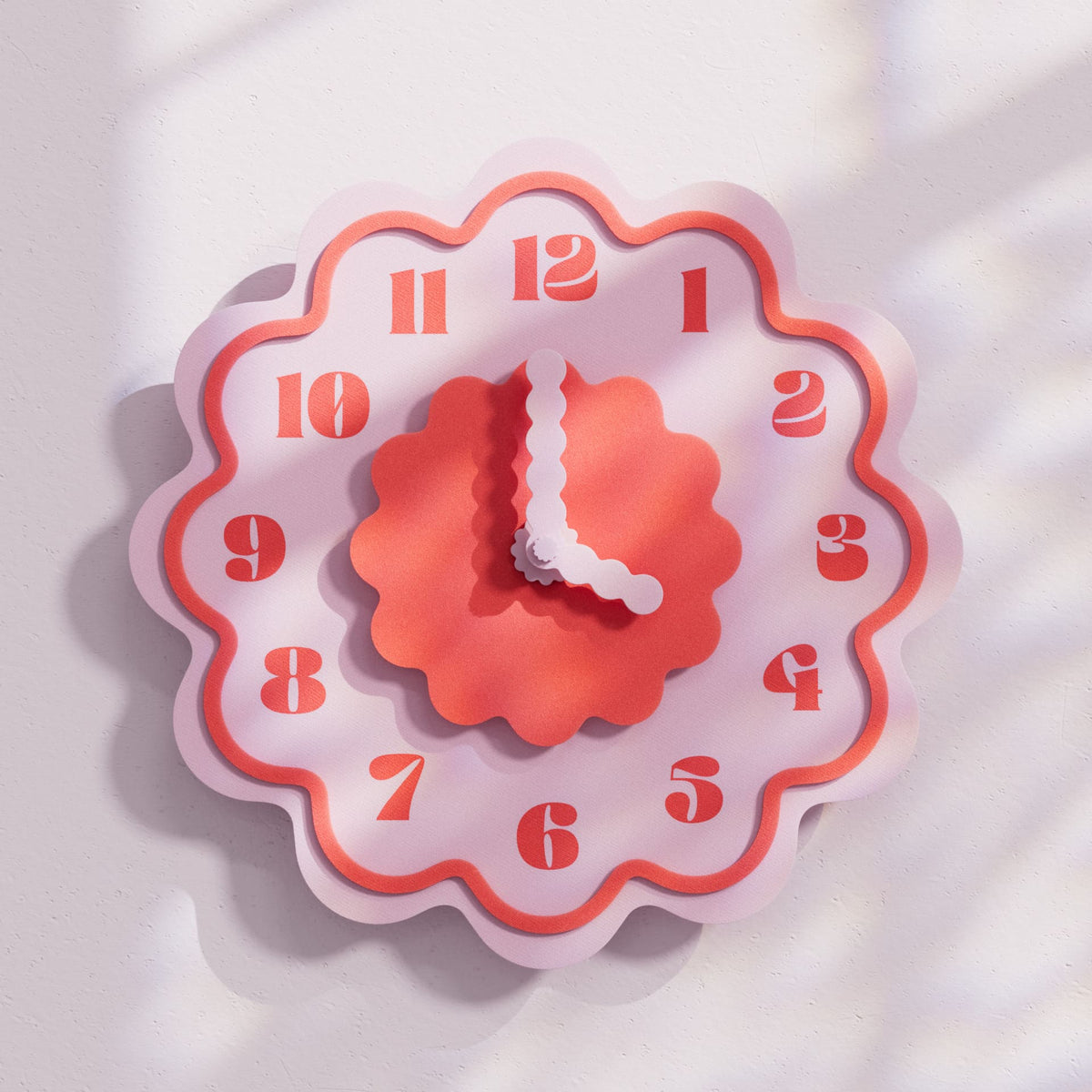 Horloge murale multicolore Frida | Mouvement silencieux, imprimé en PLA recyclé