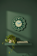 Horloge murale multicolore Frida | Mouvement silencieux, imprimé en PLA recyclé